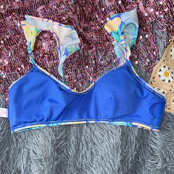 adorable hawaiian bikini top ! ✨🌸 - Picture 3 of 7